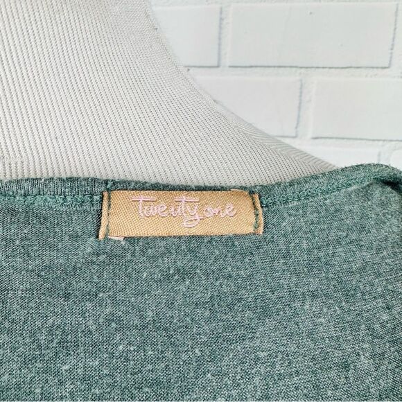 10/$25🦋 Forever 21 Gray Glitter Ruched Racerback Tank - Size Large - Picture 8 of 10